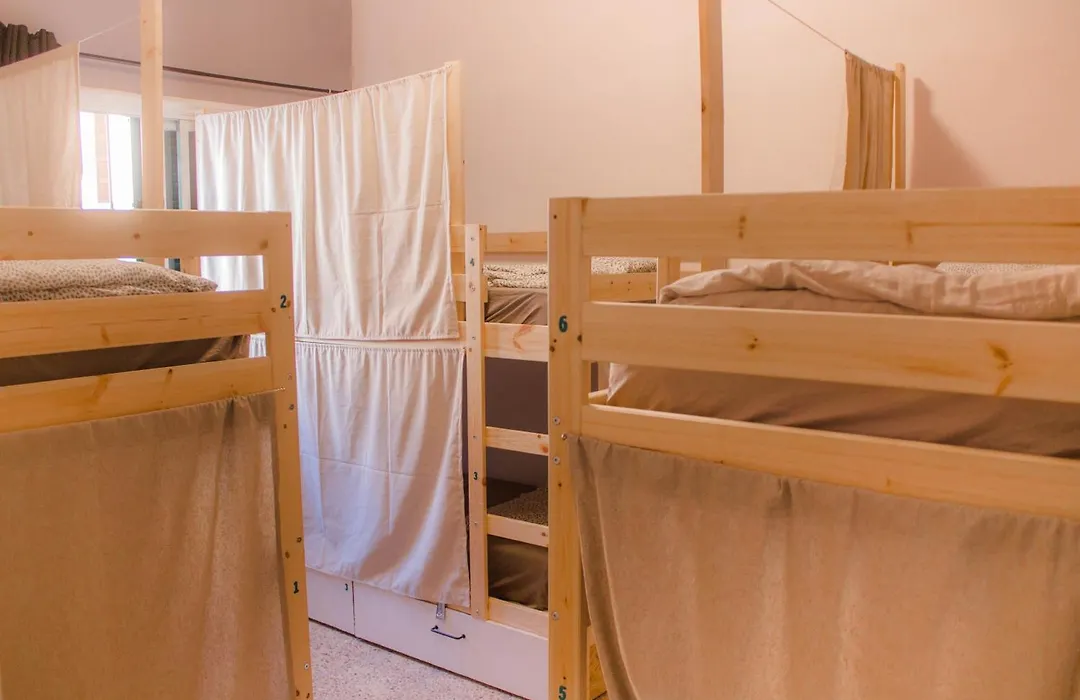 Single Fin Hostel-1